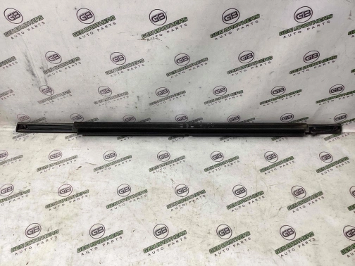 Уплотнитель стекла/двери 7557-164 Jeep Grand Cherokee 15 - 20  68278621AC 