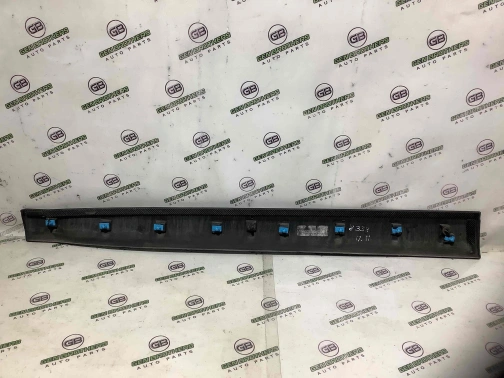 Молдинг двери передней правой 8334-256 Jeep Compass 17-23  5UP24RXFAB 