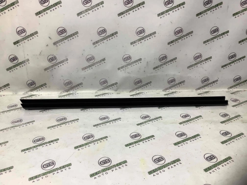 Уплотнитель стекла/двери 8334-268 Jeep Compass 17-23  68242112 