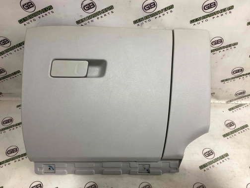 Бардачок (замок бардачка), короб подстаканника, ящик 8334-331 Jeep Compass 17-23  5UT24PS4AC 