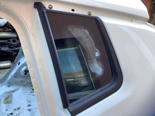 Стекло кузова левое 8334-357 Jeep Compass 17-23  55112801AA 