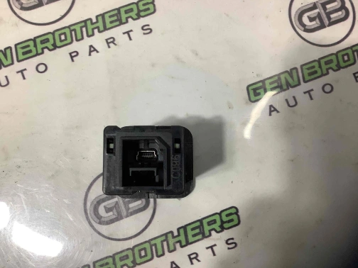 Розетка Usb, разъем 8334-483 Jeep Compass 17-23  5XG28DX9AC 