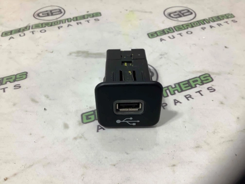 Розетка Usb, разъем 8334-483 Jeep Compass 17-23  5XG28DX9AC 