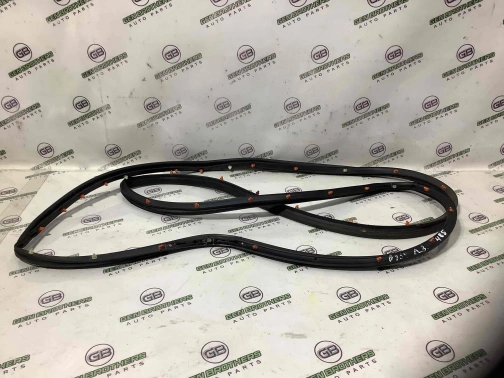 Уплотнитель стекла/двери 8334-485 Jeep Compass 17-23  68242121AA 
