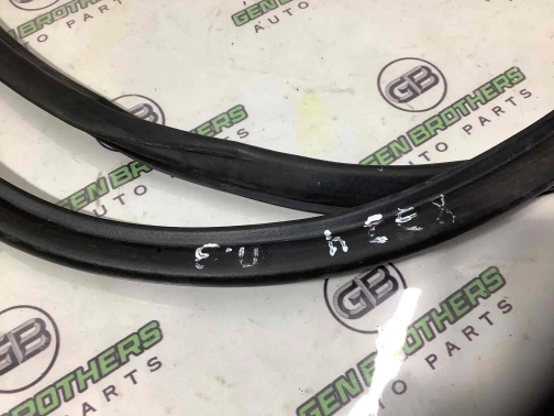 Уплотнитель стекла/двери 8334-491 Jeep Compass 17-23  68242120AA 