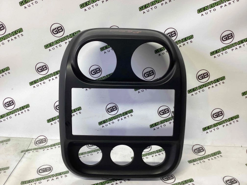 Рамка магнитолы 8600-013 Jeep Patriot  1PL23TRMAA 