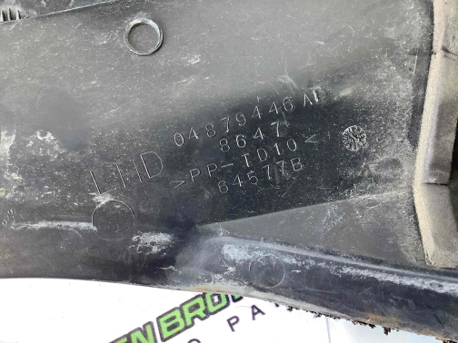 Жабо трапеции дворников, крепление жабо 8600-025 Jeep Patriot  4879446AE 