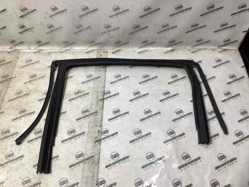 Уплотнитель стекла/двери 8998-282 Jeep Cherokee KL 18-23  68156228AF 