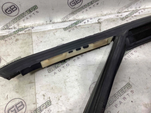 Уплотнитель стекла/двери 8998-286 Jeep Cherokee KL 18-23  68156227AD 