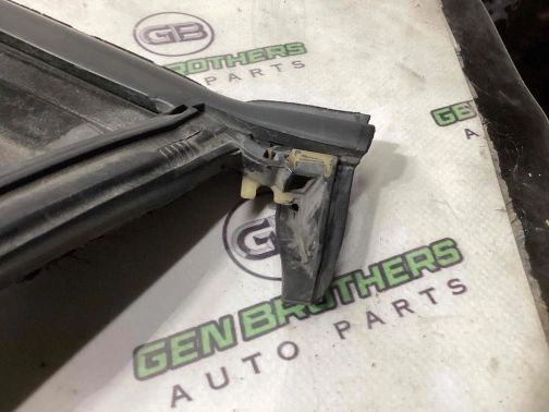 Уплотнитель стекла/двери 8998-286 Jeep Cherokee KL 18-23  68156227AD 